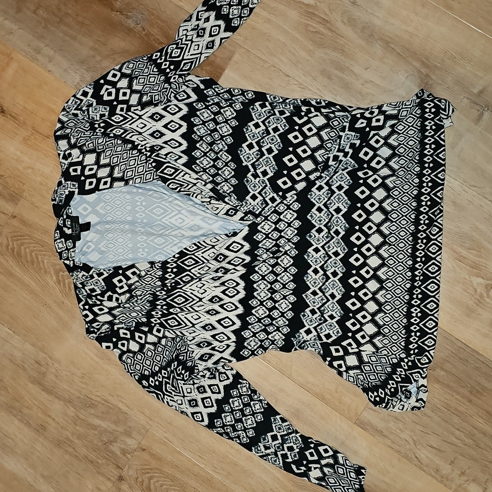 MacKenzie and James black white tribal boho print surplice wrap top 3x